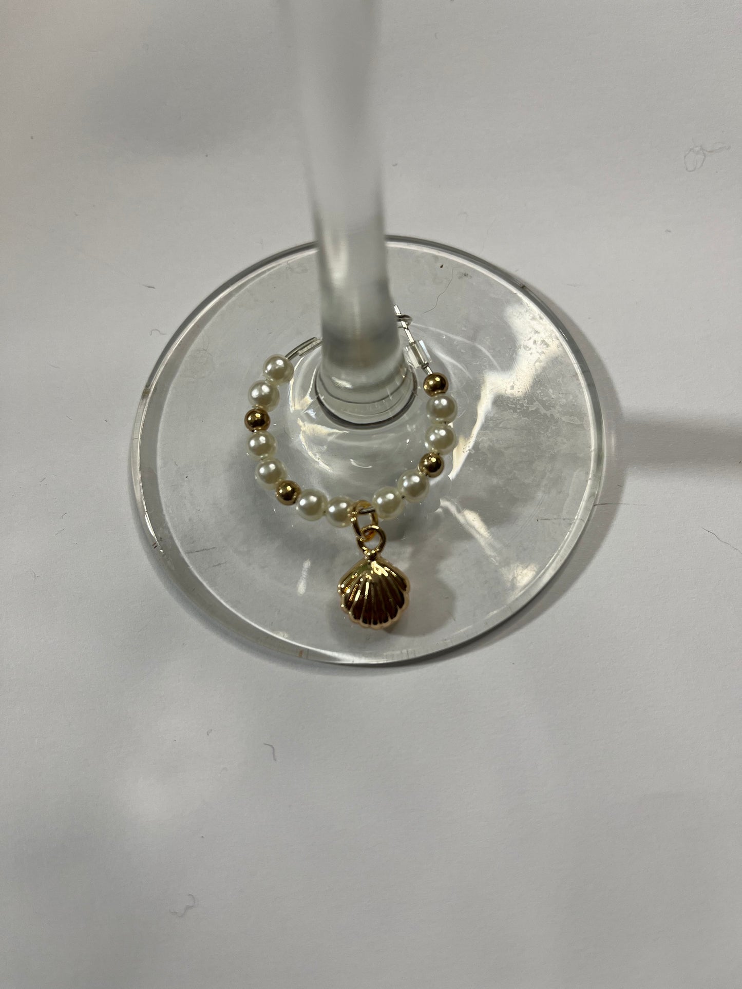 PEARL SEASHELL WINE CHARM